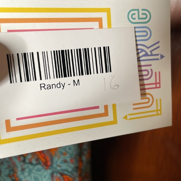 Clearance LuLaRoe Randy t-shirt Med - Picture 4 of 5
